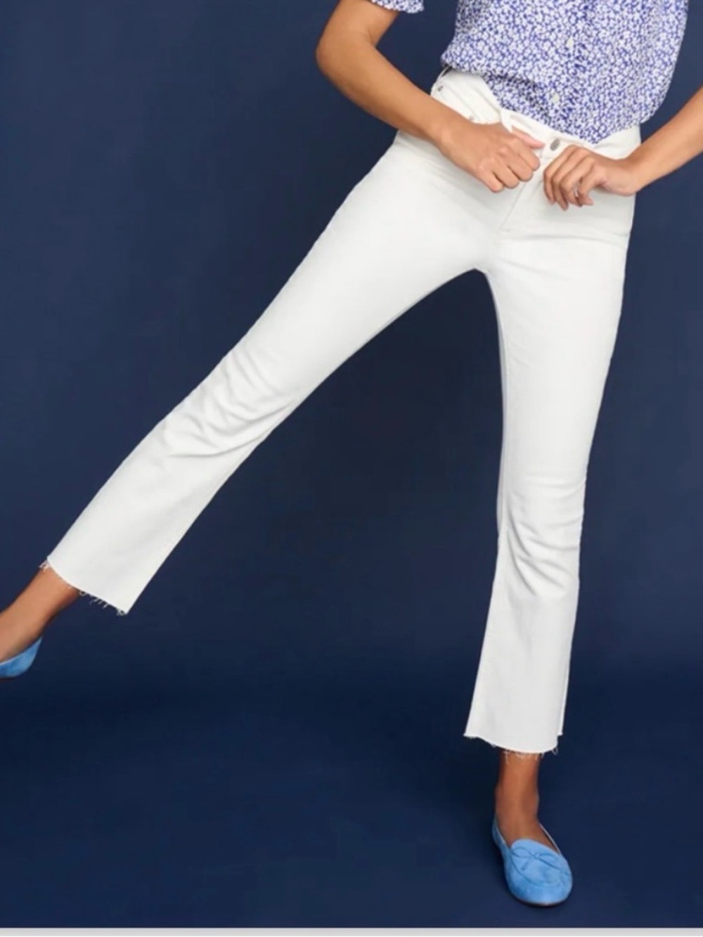 J Crew Mid Rise Flare Crop Jeans in white. Size 29